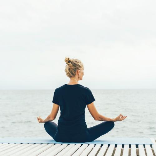 Głęboki stan skupienia zwalcza stres i eliminuje lęki. Wiedzą o tym dobrze praktykujący regularnie medytację. (Fot. iStock)