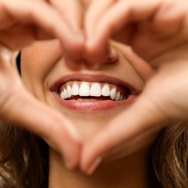 Zdrowe zęby to piękny uśmiech. (Fot. iStock)