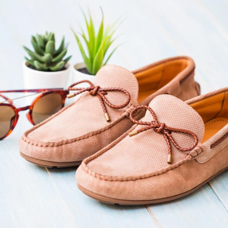 Mokasyny - lekkie, wygodne i modne buty na lato. (Fot. Materiały partnera)