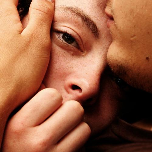 Bliskość i intymność w seksie mogą spowodować, że zaczniemy płakać. (Fot. Antoine Rouleau/Getty Images)