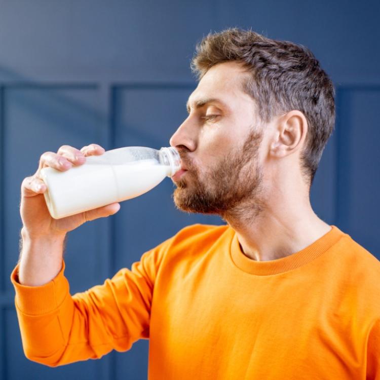 Czy mleko jest zdrowe dla dorosłych? Od dawna nie umiemy jednoznacznie odpowiedzieć na to pytanie. (Fot. iStock)