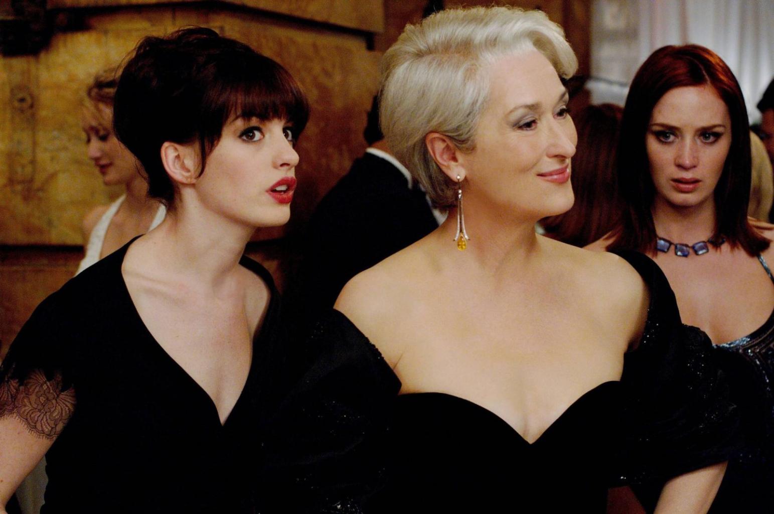 Meryl Streep i Anne Hathaway w filmie „Diabeł ubiera się u Prady”. (Fot. BEW Photo)
