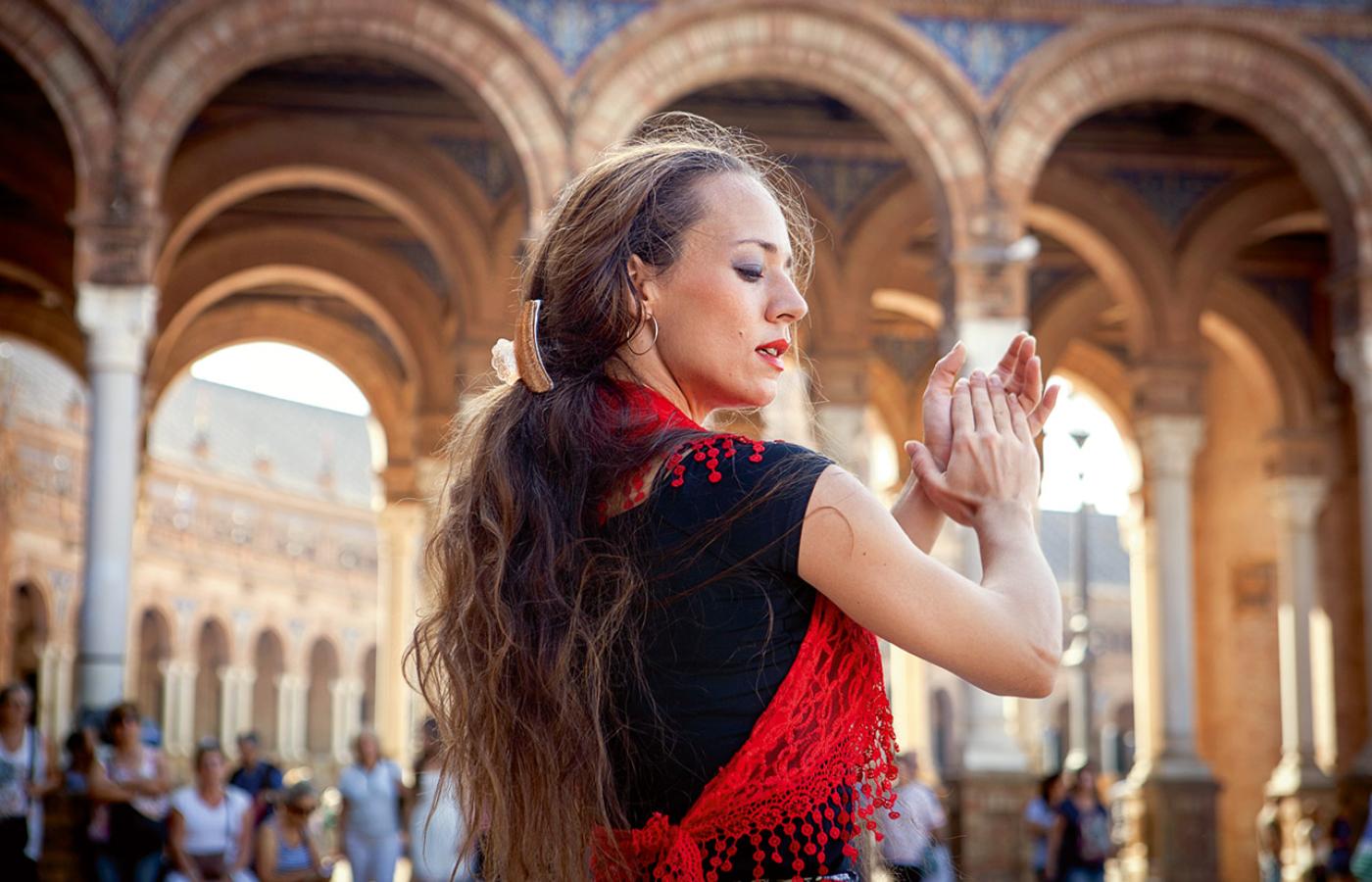 (Georgia od dwóch lat zarabia, tańcząc flamenco na ulicach Sewilli. Fot. Julia Zabrodzka)