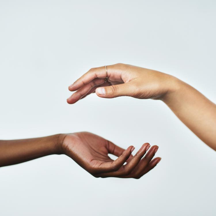 Linie naszych dłoni są tak samo niepowtarzalne jak linie papilarne. (Fot. iStock)