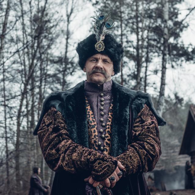 Bartłomiej Topa w serialu „1670” (Fot. materiały prasowe Netflix)