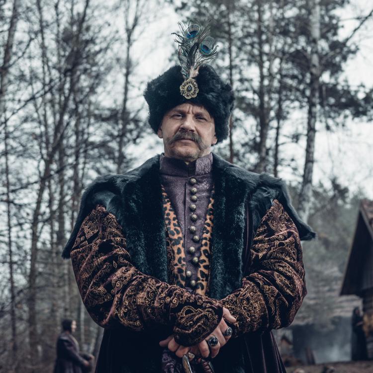 Bartłomiej Topa w serialu „1670” (Fot. materiały prasowe Netflix)