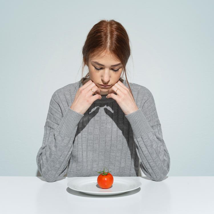 Anoreksja inaczej nazywana jest jadłowstrętem psychicznym. (Fot. Francesco Carta fotografo/Getty Images)