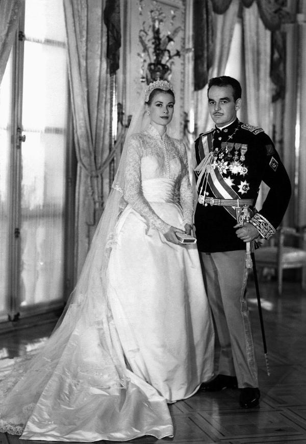 Grace Kelly i Książę Rainier III w dniu ich ślubu w 1956 roku (Fot. Mary Evans/Allstar/Forum)