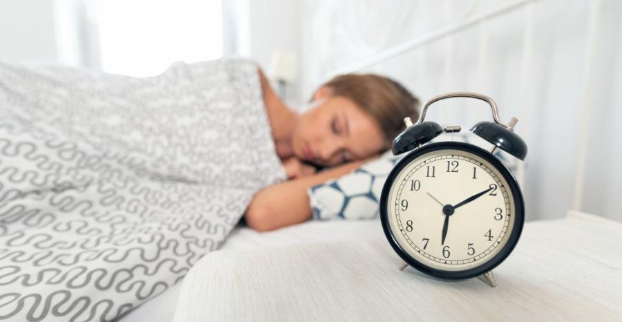  Nasz organizm regeneruje się pomiędzy godziną 23 a 24, kładźmy się spać około 22. (Fot. iStock)