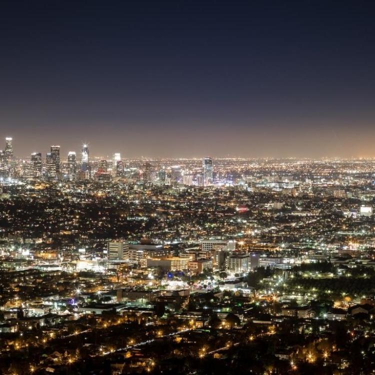 Los Angeles nocą. (Fot. iStock)