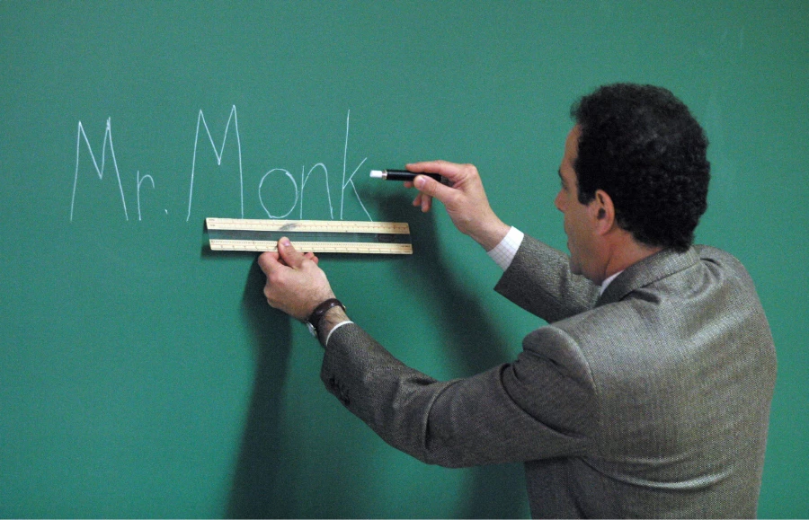 Tony Shalhoub w serialu „Detektyw Monk” (Fot. Steve Wilkie/USA Network/NBCU Photo Bank/Getty Images)