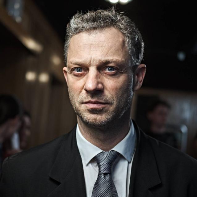 Grzegorz Damięcki zagrał ostatnio główną rolę w serialu „W głębi lasu”. (Fot. Bartosz Krupa/East News)