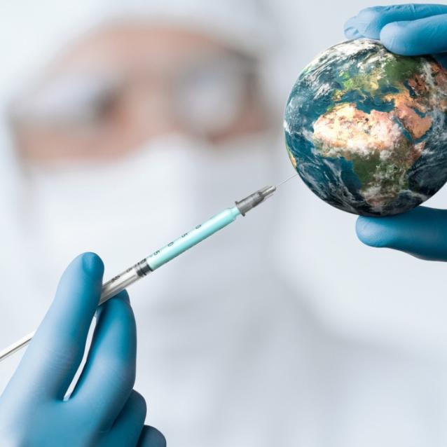 Nad szczepionką przeciw COVID-19 pracuje wiele zespołów badawczych na całym świecie. (Fot. iStock) 