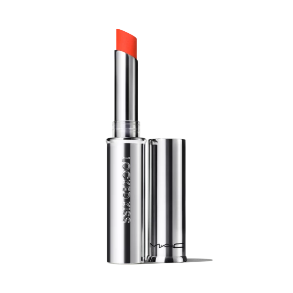 MAC Cosmetics, Locked Kiss Lipstick, cena: 170 zł (Fot. materiały prasowe)