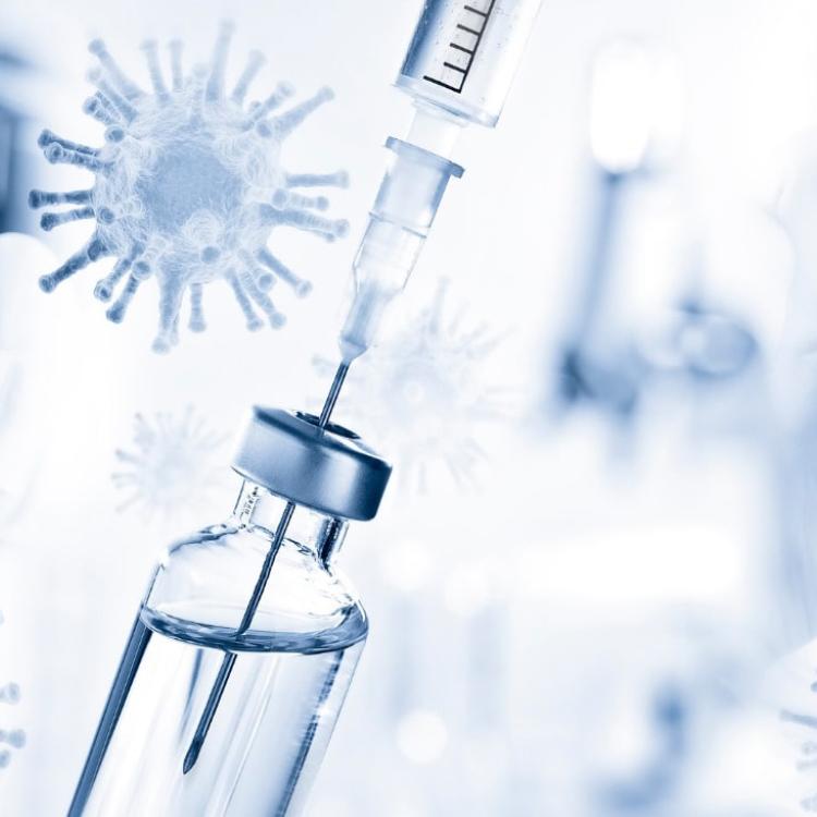 Szczepionka przeciw COVID-19 oparta jest na technologii mRNA, rozwijanej od lat, m.in w badaniach nad nowotworami,  wścieklizną, ebolą, SARS-1. (Fot. iStock) 