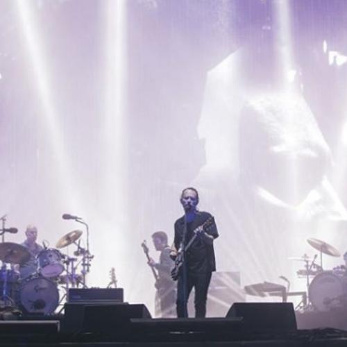 W 2017 roku na open'erowej scenie wystąpił angielski zespół Radiohead. Retransmisję występu będzie można obejrzeć w ramach wydarzenia TAKE ME THERE. (Fot. Instagram @opener_festival/ @ishootmusic)