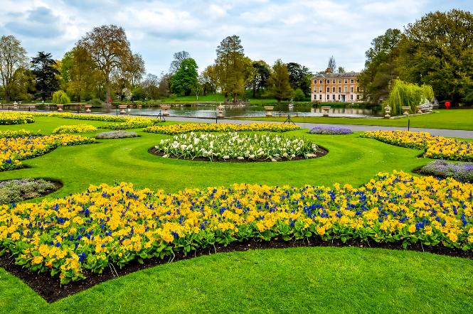 Kew Garden wiosną. Ten londyński park jest wpisany na listę Światowego Dziedzictwa Unesco. (Fot. iStock)