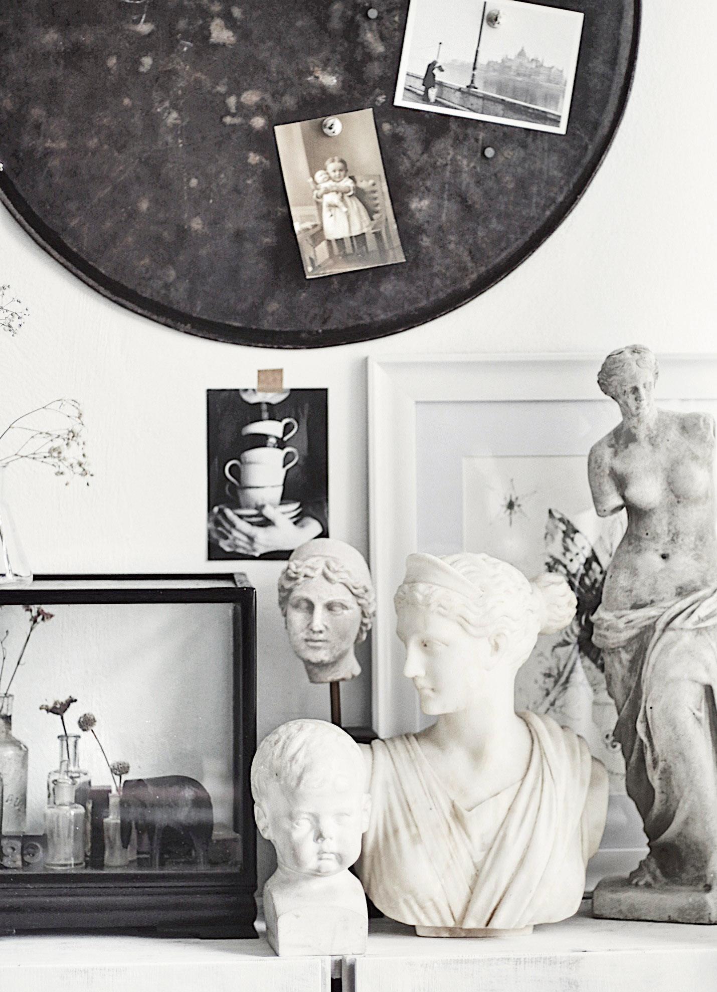  Mała kolekcja rzeźb – część kupiona w sieci, część odziedziczona po babci. (Fot. Margot Hupert)