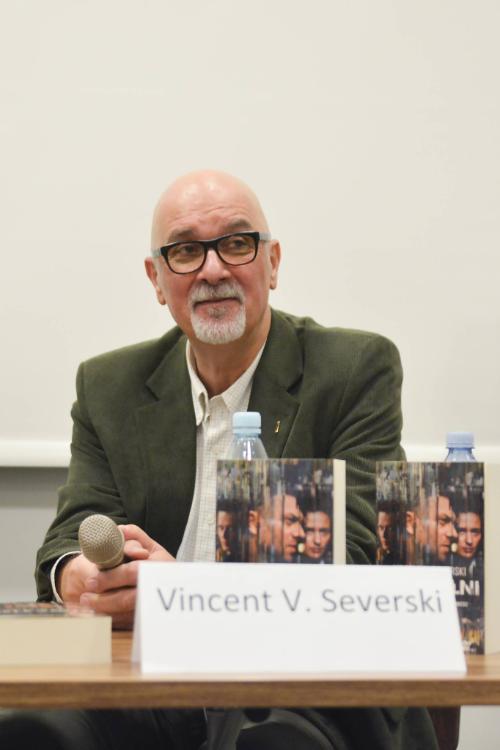  Vincent V. Severki realizował zadania na Wschodzie, w Azji, na Bliskim Wschodzie, w Afryce i Europie. Odbył około 140 misji w blisko 50 krajach. Odszedł w 2007 roku na własną prośbę ze służby w wywiadzie w stopniu pułkownika, od tego czasu pisze książki sensacyjno-kryminalne. Najnowsza \