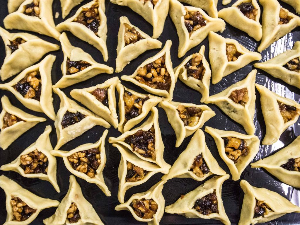 Hamantasze zwane też uszami Hamana. Wszystkie te nazwy dotyczą trójkątnych ciasteczek które piecze się na święto Purim.(Fot. materiały prasowe Polin)