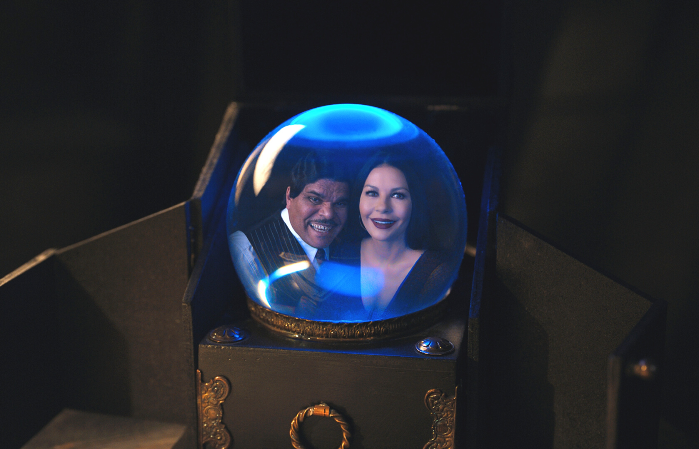 Luis Guzmán i Catherine Zeta-Jones jako Gomez i Morticia Addamsowie (Fot. materiały prasowe)