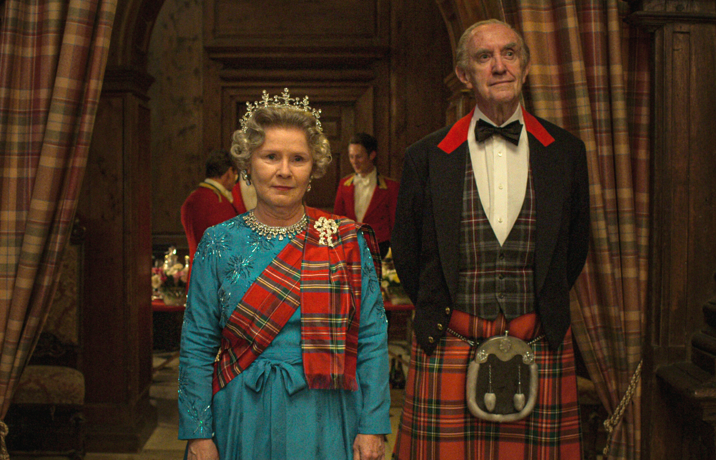 Imelda Staunton (Elżbieta II) i Jonathan Pryce (książę Filip) (Fot. materiały prasowe)