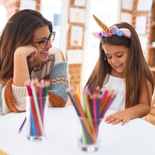 Metoda Montessori pozwala dzieciom rozwijać się we własnym tempie i według swoich możliwości. (Fot. iStock)