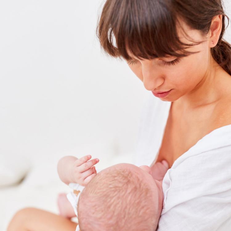 Czy wiesz, że mleko mamy jest najlepszym pożywieniem dla niemowlęcia, ponieważ zapewnia mu niezliczoną liczbę korzyści?