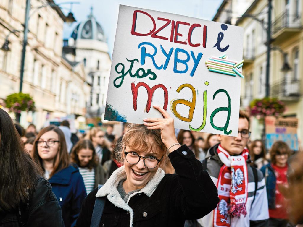  Młodzieżowy Strajk Klimatyczny w Łodzi, ulica Piotrkowska. (Fot. Tomasz Stańczak, Agencja Gazeta)