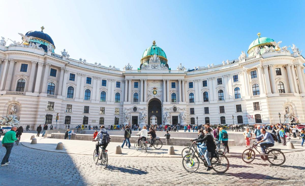  Za najlepsze miastem do życia na świecie uznano w 2018 roku Wiedeń. To miasto w połowie jest obszarem zielonym, wodę pitną w 95 proc. czerpie z Dolomitów i ma 1350 km ścieżek rowerowych. (iStock)