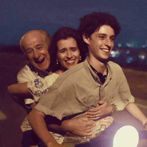 Toni Servillo, Luisa Ranieri i Filippo Scotti w filmie „To była ręka Boga”, opowieści o rodzinie, sporcie, kinie, miłości i stracie (Fot. materiały prasowe Netflix)