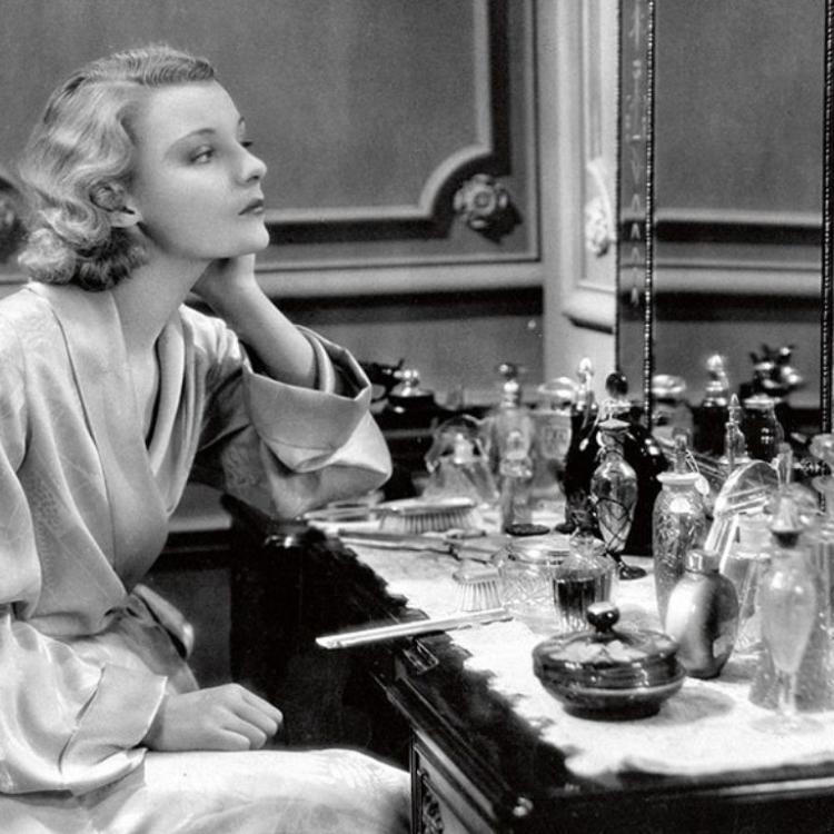 W gruncie rzeczy, nieco upraszczając, wszystkie perfumy do początku XX wieku pachniały jak woda kolońska (Fot. Getty Images)