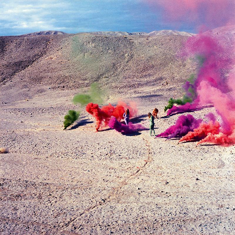  Performance na pustyni w Kalifornii „Smoke Bodies” (1972) z cyklu „Women and Smoke”. (Fot. materiały prasowe)