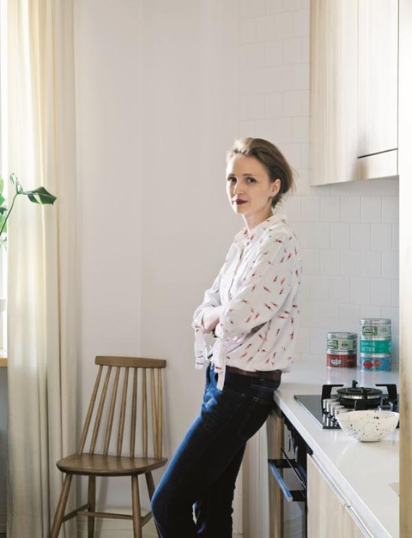  Anna Białobrzewska w swoim mieszkaniu, (Zdjęcie: Jakub Pajewski)