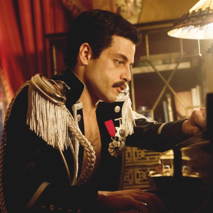Rami Malek jako Freddie Mercury w filmie „Bohemian Rhapsody” (Fot. BEW Photo)