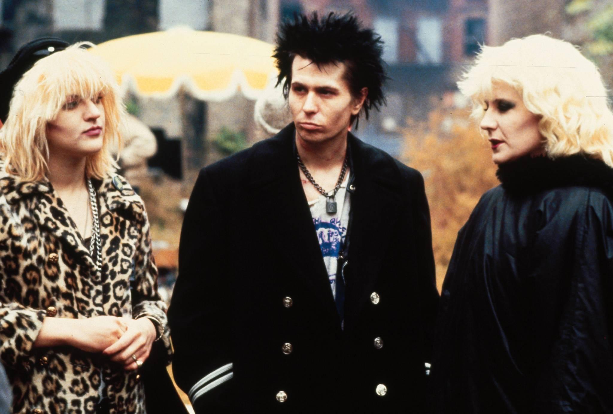 Gary Oldman jako Sid Vicious w filmie „Sid i Nancy” (Fot. Initial Pictures/Entertainment Pictures/Forum)