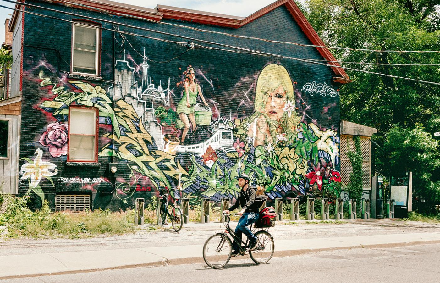 Kiedy robi się ciepło, wielu torontończyków przesiada się na rowery, by uniknąć miejskich korków. To także najbardziej wielokulturowe miasto na świecie. (Fot. Monika Grzelak)