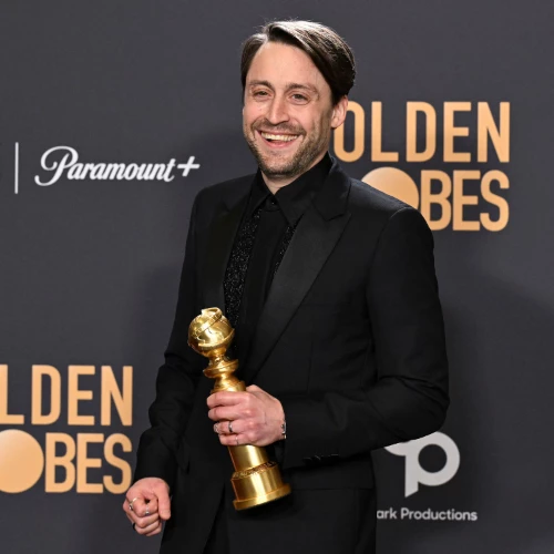 Kieran Culkin („Sukcesja”) ze Złotym Globem dla najlepszego aktora w serialu dramatycznym (Fot. Gilbert Flores/Golden Globes 2024/Getty Images)