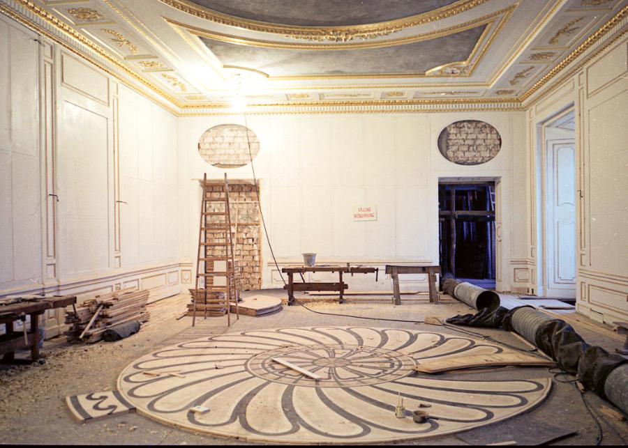 Układanie posadzki w Sali Audiencjonalnej, 1976 (Fot. S. Sadowski)