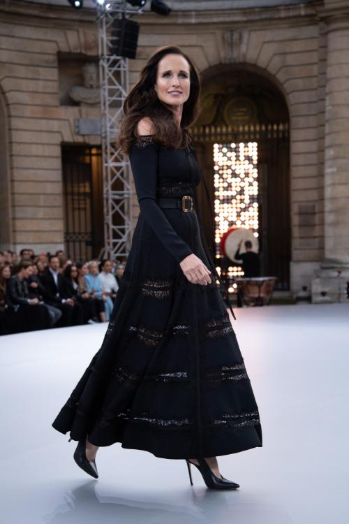  Andie MacDowell na pokazie Le Défilé L’Oréal Paris, fot. materiały prasowe