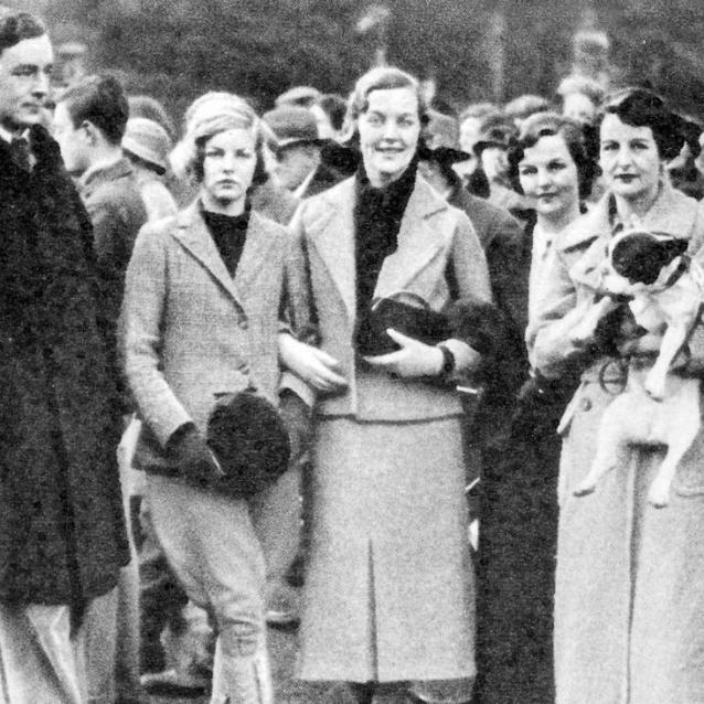 Unity (od lewej), brat dziewcząt Tom, Deborah, Diana, Jessica, Nancy oraz Pamela (1935) (Fot. Getty Images)
