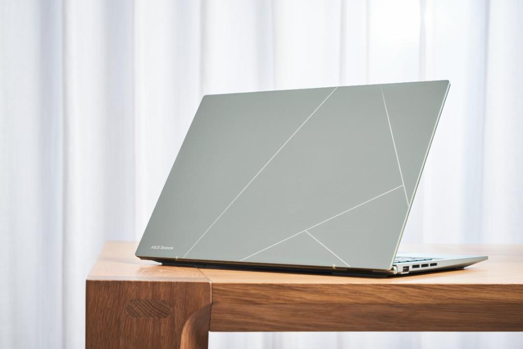 Laptop ASUS Zenbook 14 OLED UX3402 (Fot. materiały prasowe)