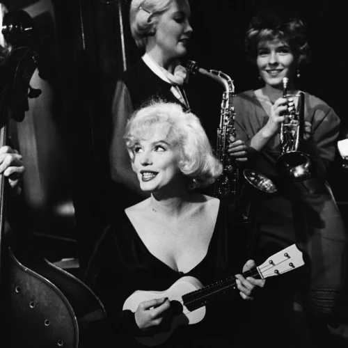 Marilyn Monroe jako czarująca Sugar Kane Kowalczyk w nagrodzonym Oscarem filmie „Pół żartem, pół serio” (Fot. Image Capital Pictures/Film Stills/Forum)