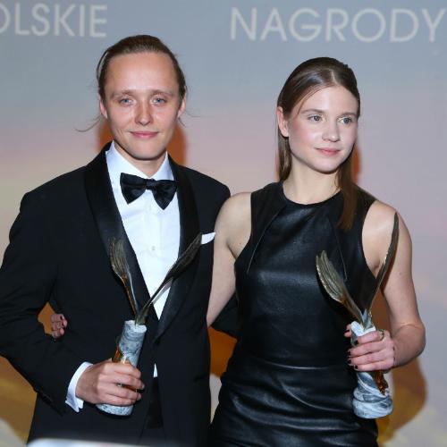 Bartosz Bielenia oraz Eliza Rycembel z nagrodami (fot. BEW)