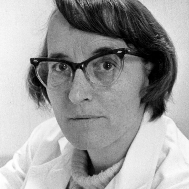 Dr Elisabeth Kübler-Ross na Uniwersytecie w Chicago w marcu 1970 roku. (Fot. Associated Press/East News)