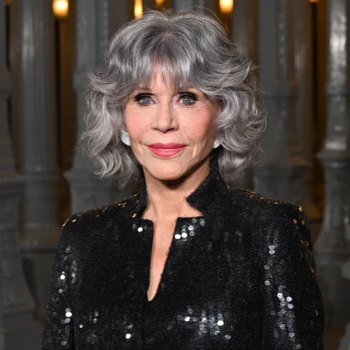 Dziś Jane Fonda ma 86 lat i jak sama wyznaje – czuje się znacznie młodsza, niż kiedy miała ich 20. (Fot. Michael Kovac/Getty Images/LACMA)
