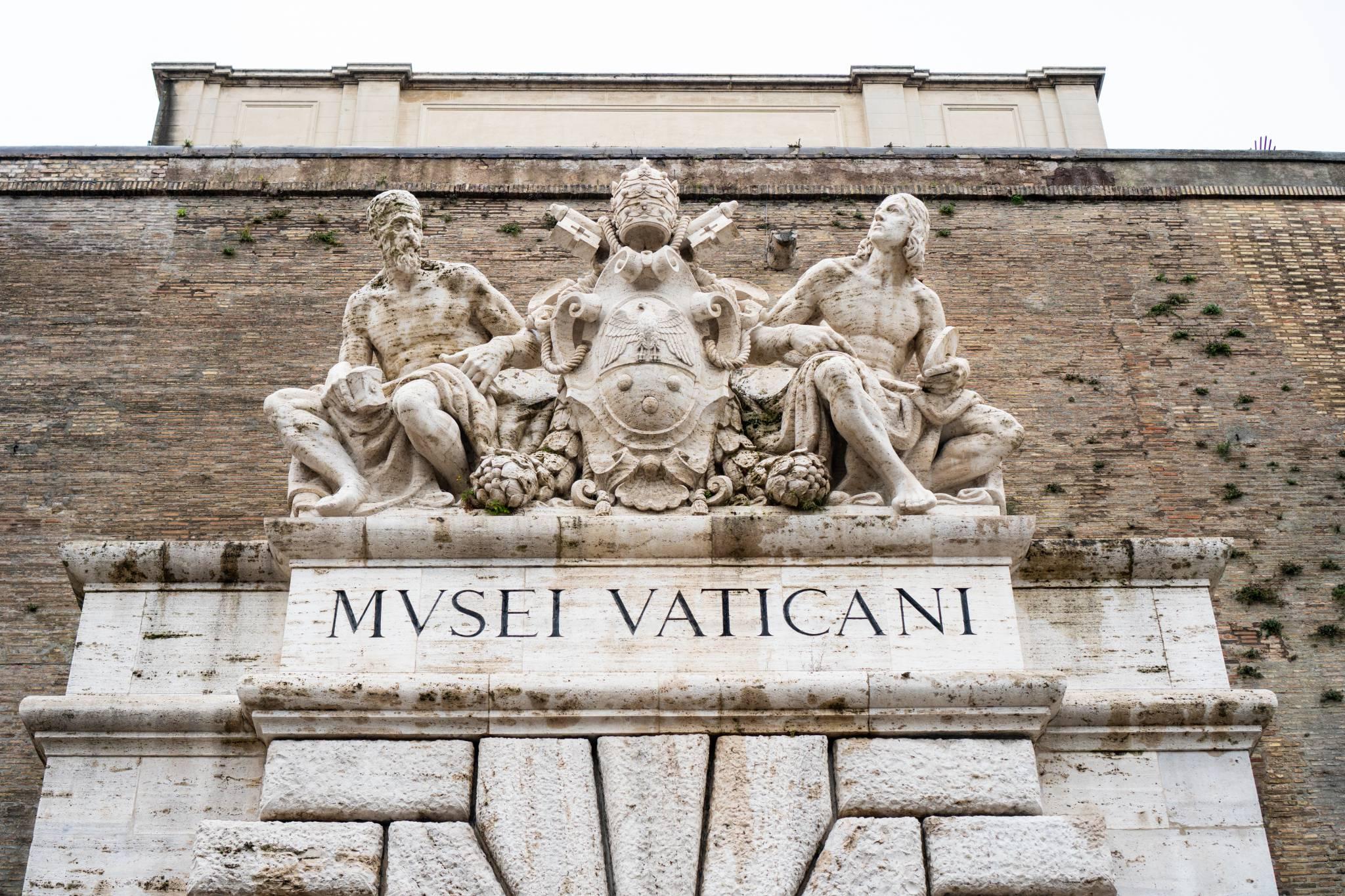  Wejście do Muzeów Watykańskich (fot. iStock)