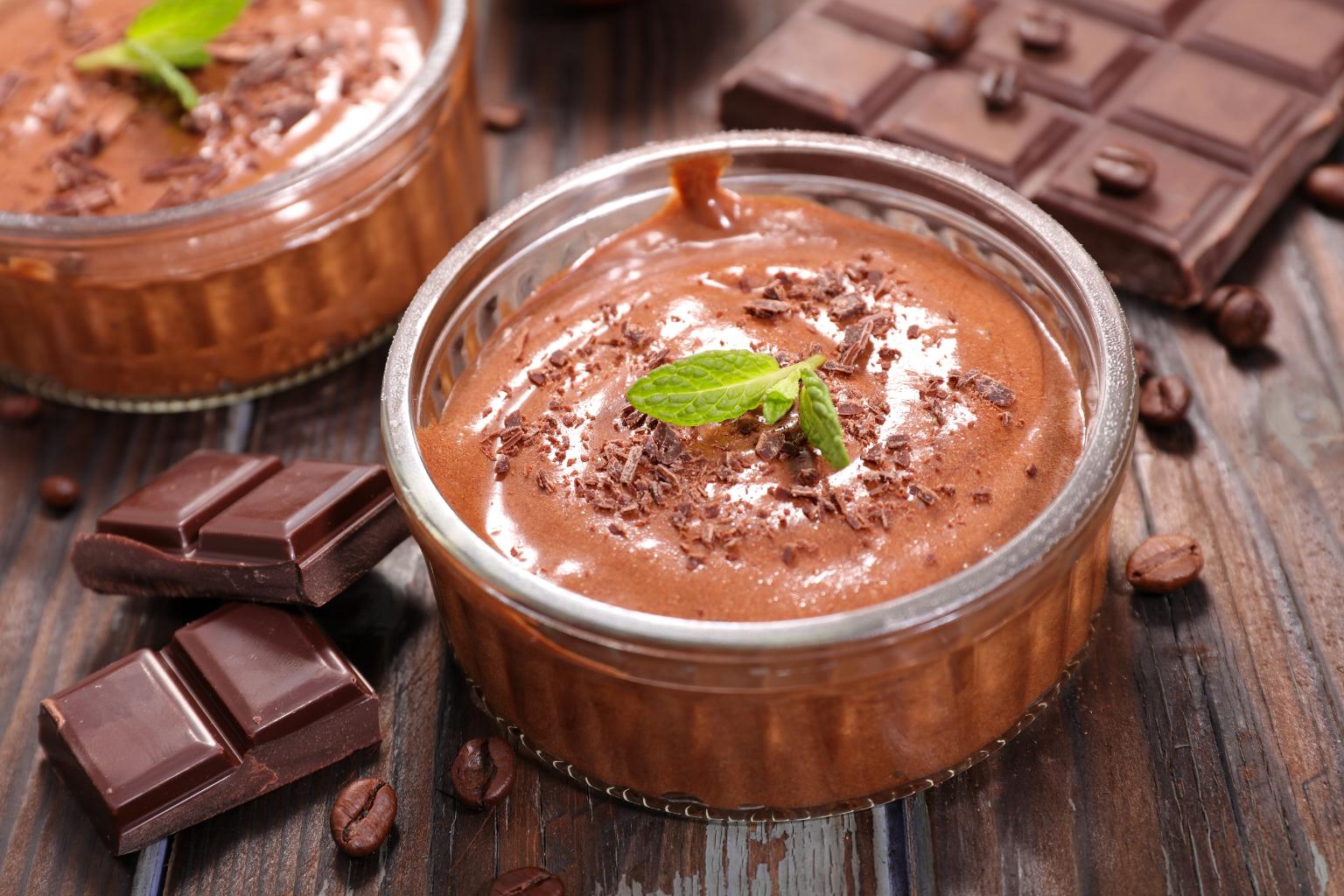 Wegesłodycze: wegańska czekolada i mus czekoladowy z tofu w szklanej kokilce (Fot. materiały partnera)