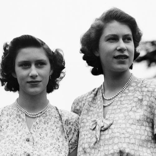 Królowa Elżbieta II i księżniczka Małgorzata w 1946 roku (Fot. Lisa Sheridan/Hulton Archive/Getty Images)
