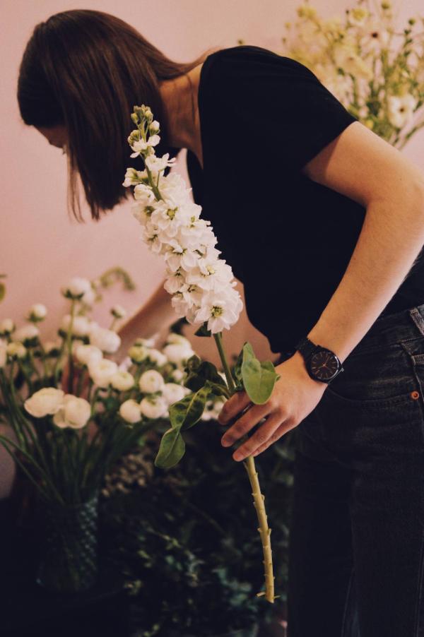  Nowe pokolenie amatorów roślinności zapałało prawdziwą miłością do kwiatów ciętych i doniczkowych. (Fot. Joanna Ludwisiak \